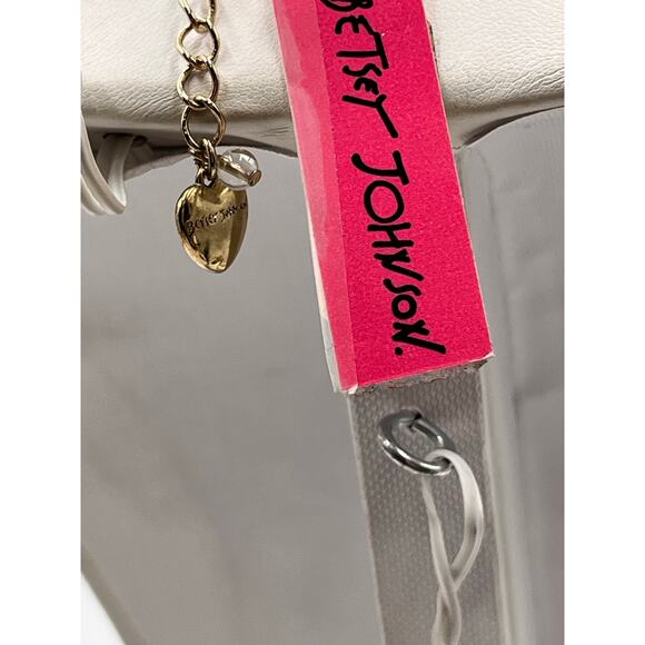 Betsey Johnson Hollywood
Glam Leopard Tiger Head Dangle Bow Gold Necklace - Picture 9 of 12